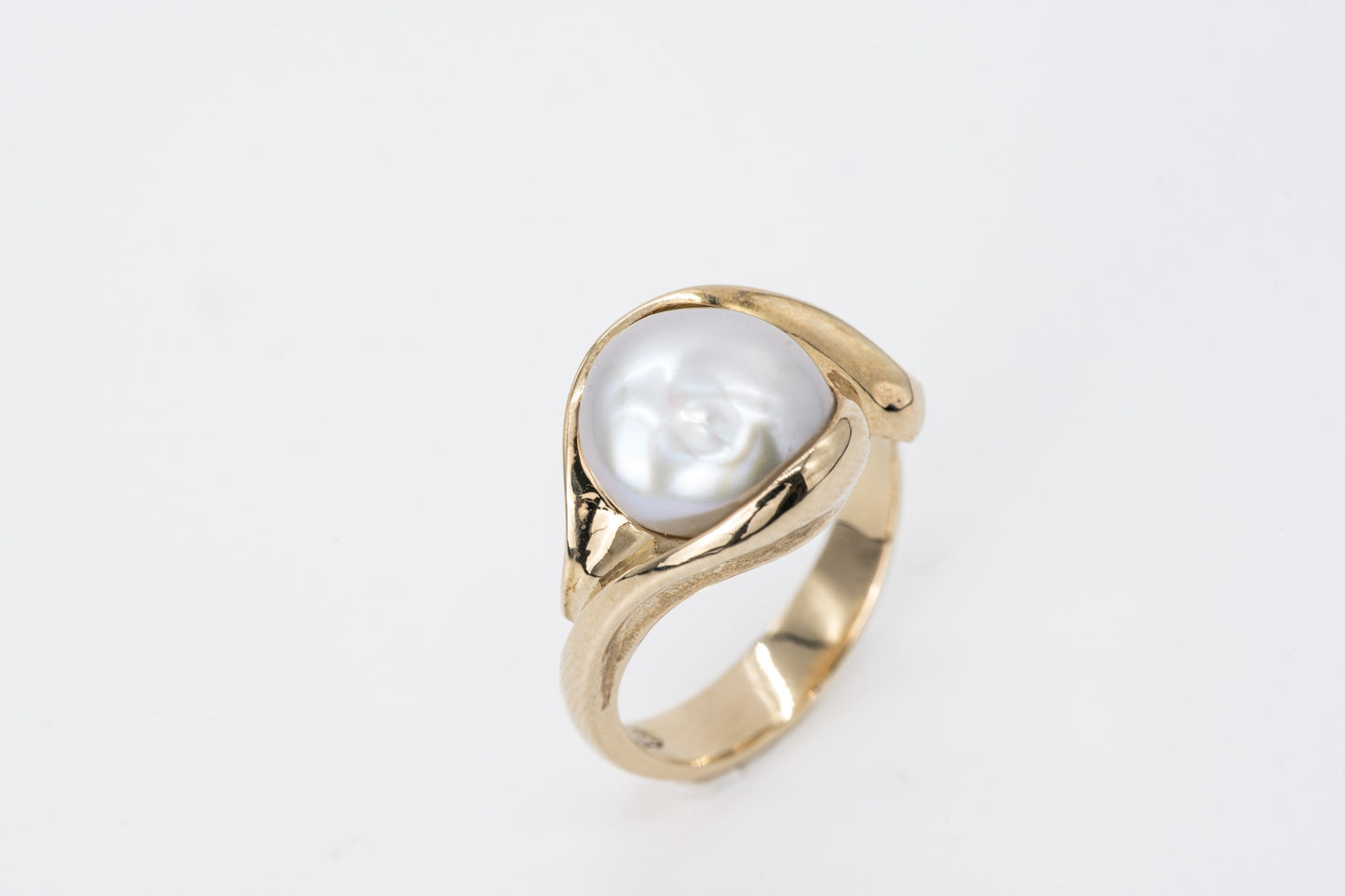 MAREN - 9CT Yellow Gold Freshwater Pearl Ring
