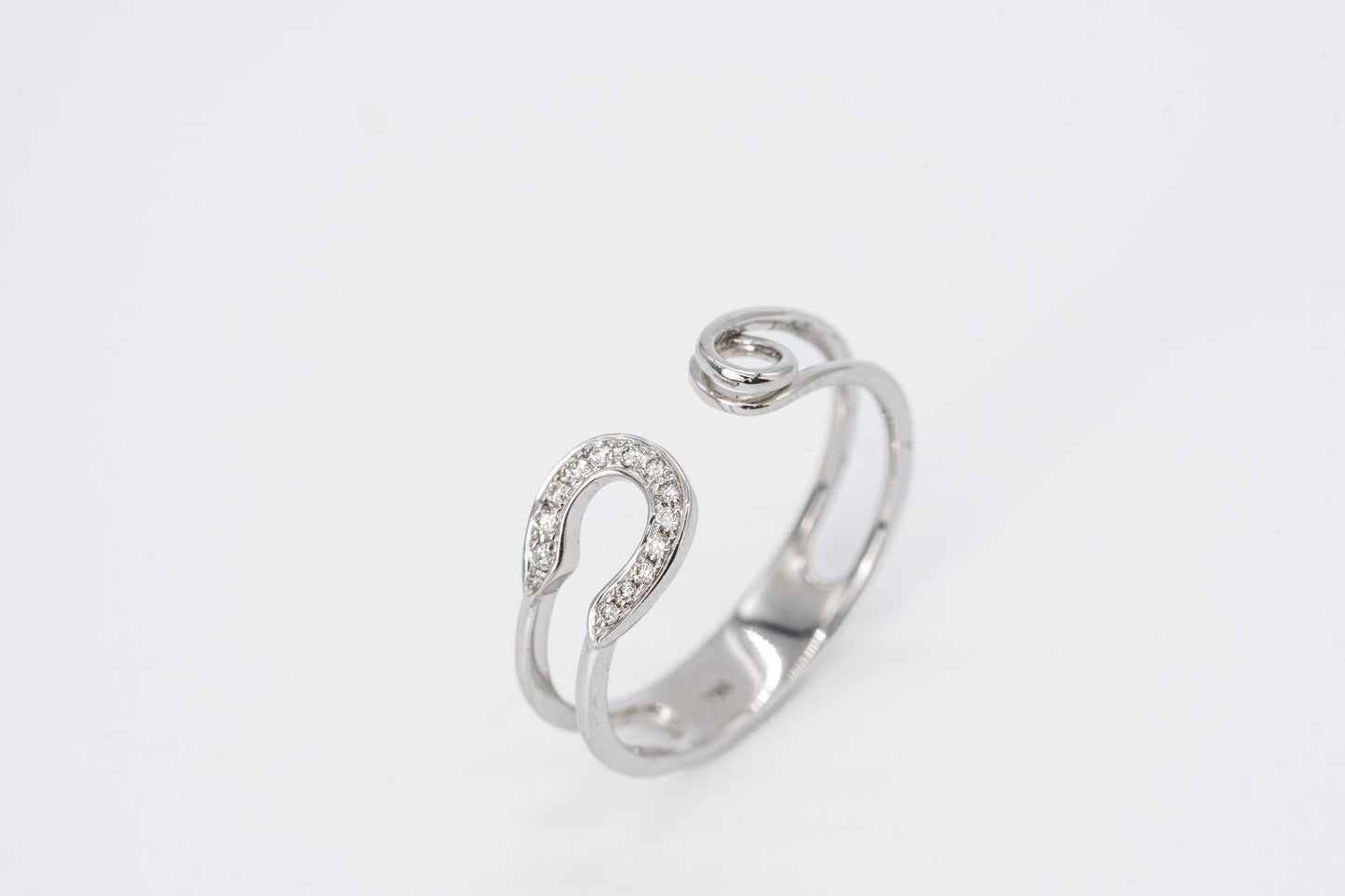 CLOVER - 18CT White Gold Diamond Ring