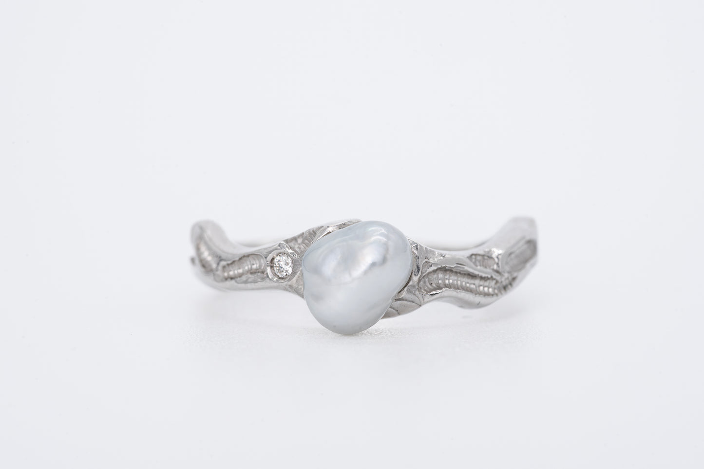 TIDE - 18CT White Gold Wave Engraved Ring with South Sea Pearl