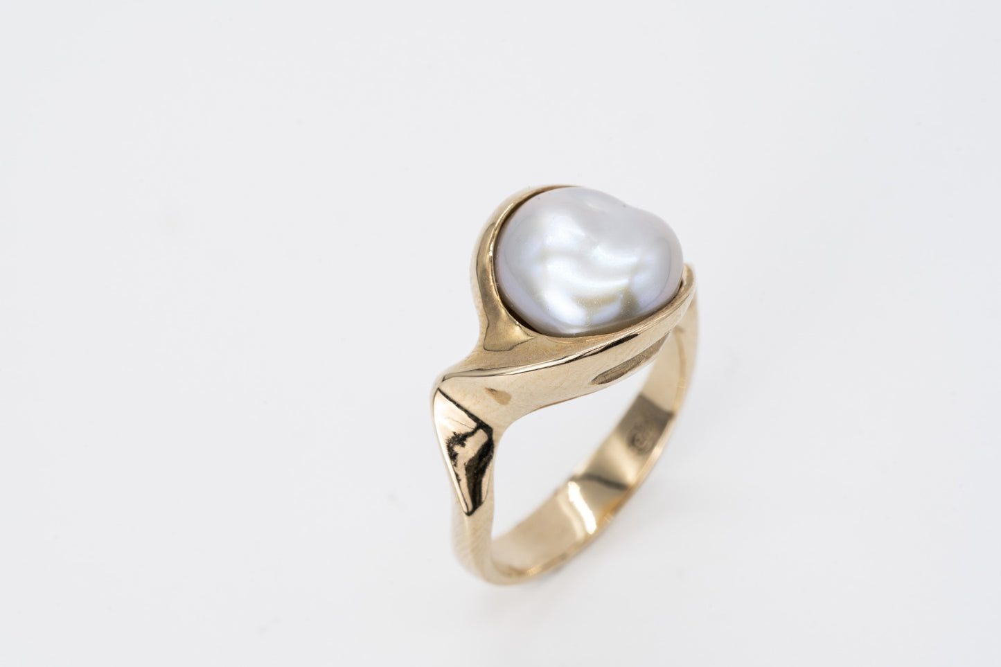 MAREN - 9CT Yellow Gold Freshwater Pearl Ring
