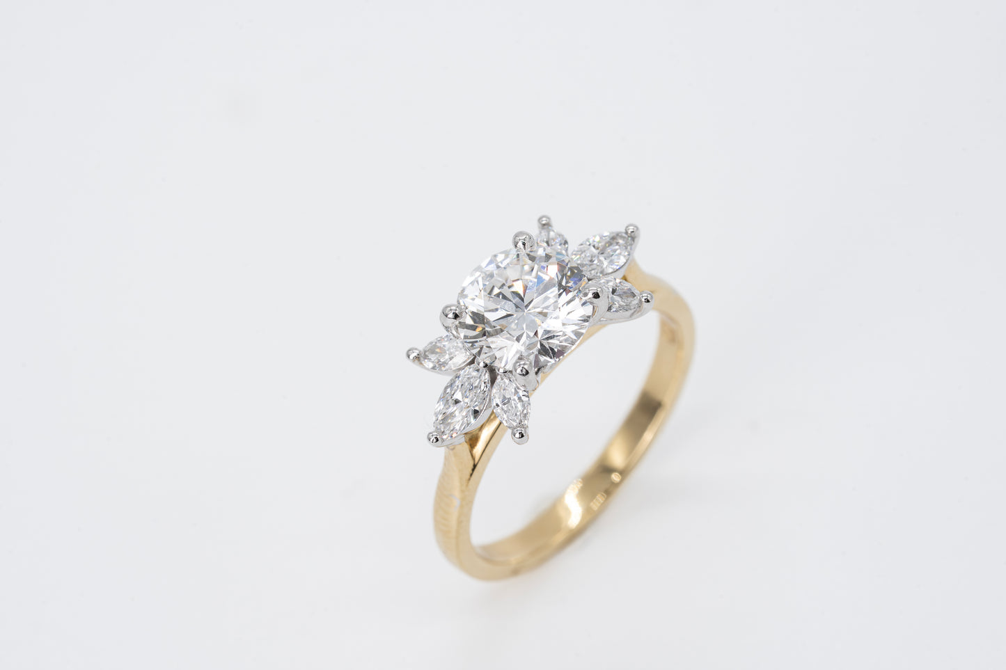 SIRENA - Q18CT Yellow Gold Floral Diamond Ring