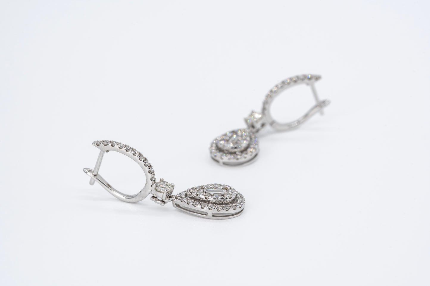 18CT White Gold - Pear Shape Diamond Earrings