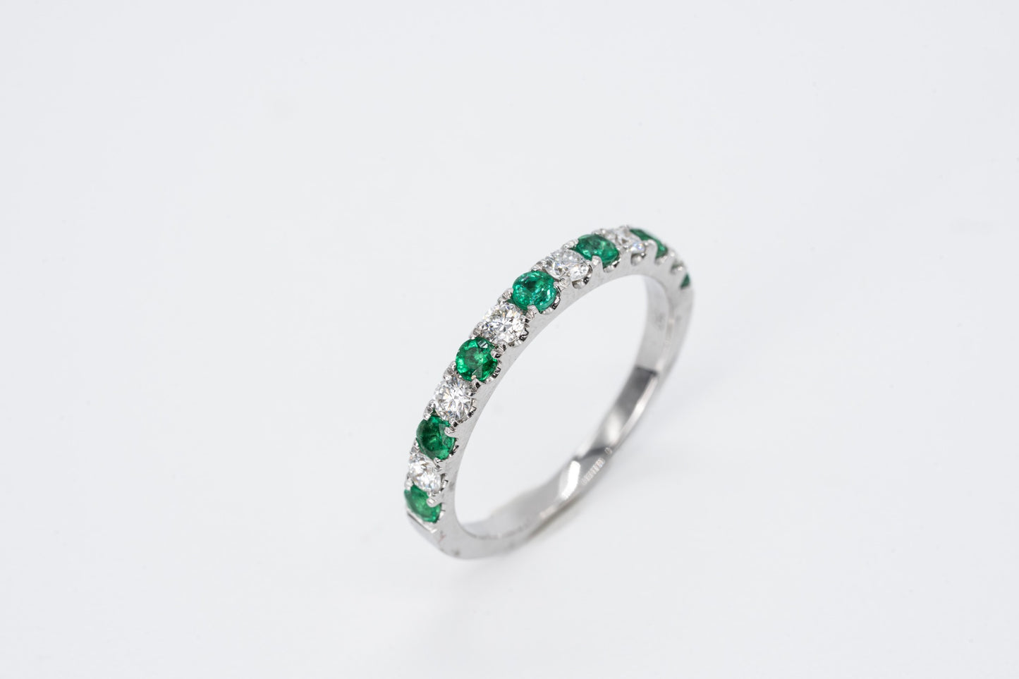 VALERA -18CT White Gold Emerald Diamond Ring