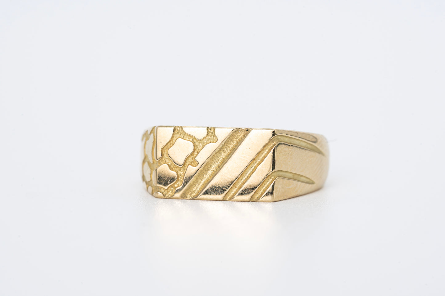 ALEXNDR - 18CT Yellow Gold Engraved Ring